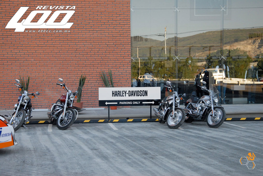 images/proyectos/COMERCIAL/001 HARLEY DAVIDSON/Interiores/harley-davidson-qro-comercial-arquitectos-en-queretaro-mem-arquitectos-construccion.jpg